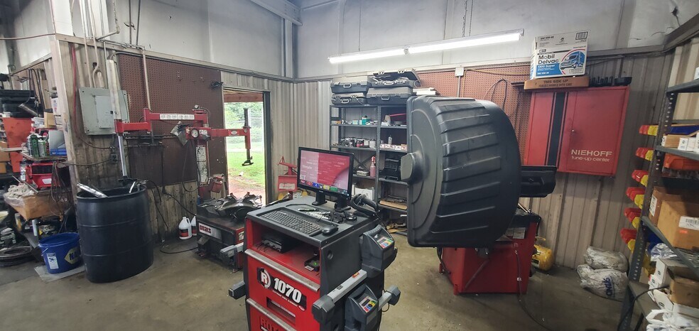 More Photos Of 228 Ross Ave, Easley Flex For Sale