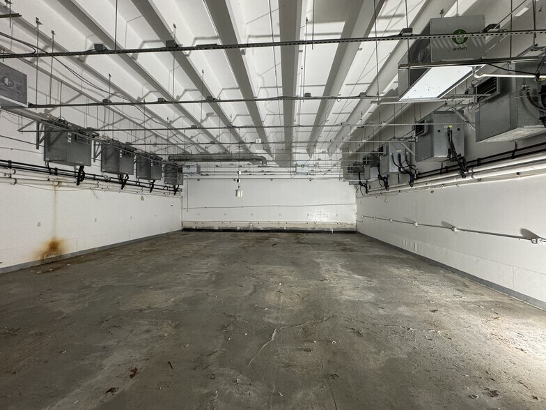 More Photos Of 3555 Moline St, Aurora Manufacturing For Lease