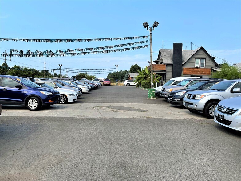 More Photos Of 2784-2800 Baseline St, Cornelius Auto Dealership For Sale