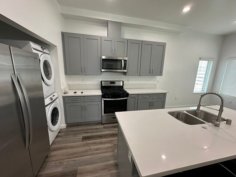 More Photos Of 25130 Frampton Ave, Harbor City Multifamily For Sale