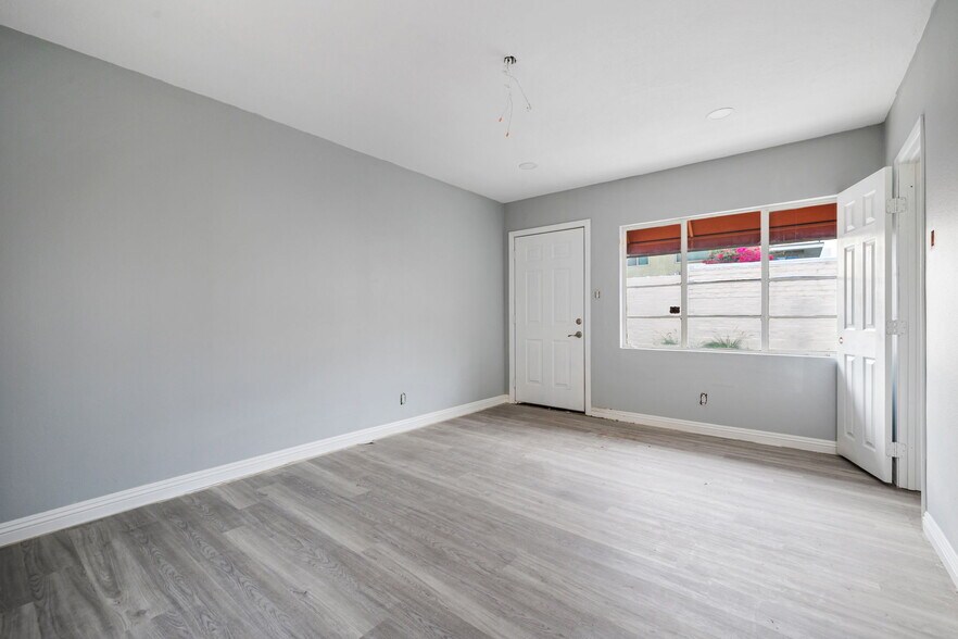 More Photos Of 1059-1063 N Palm Canyon Dr, Palm Springs Storefront For Sale