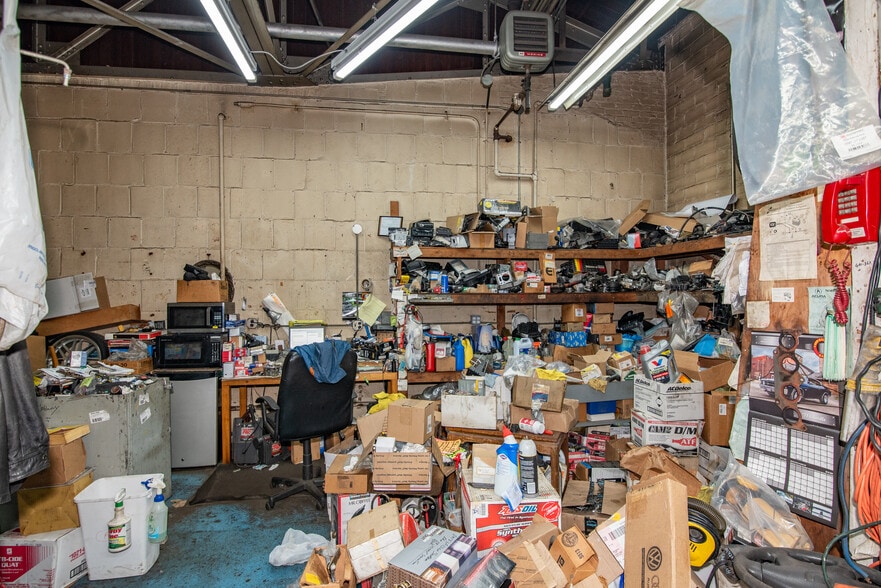 More Photos Of 4128 Hayward Ave, Baltimore Warehouse For Sale