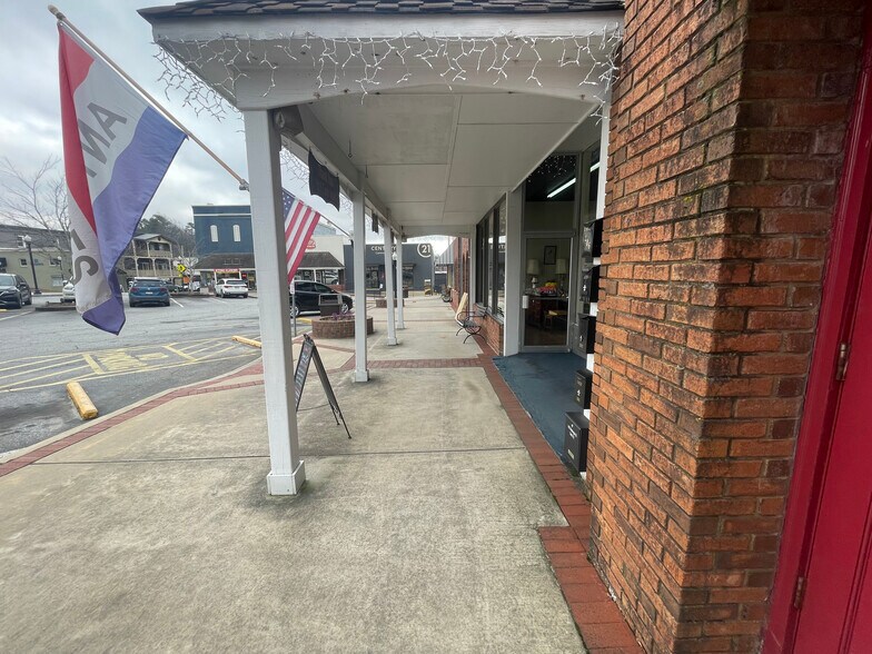More Photos Of 1423 Washington St, Clarkesville Storefront Retail Office For Lease