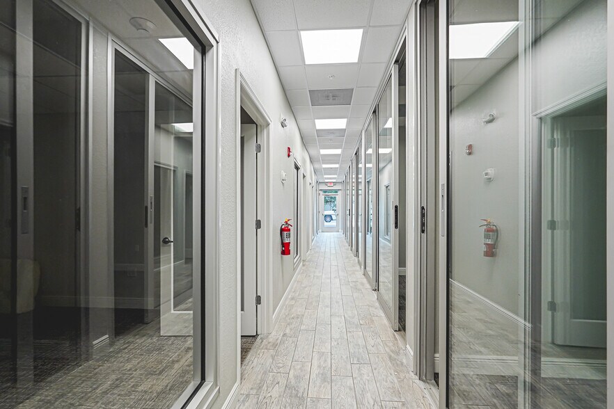 More Photos Of 817 Manatee Ave W, Bradenton Medical For Lease