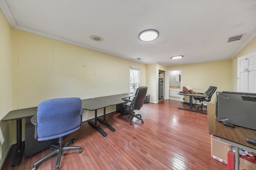 More Photos Of 2440 Sandy Plains Rd, Marietta Office For Sale