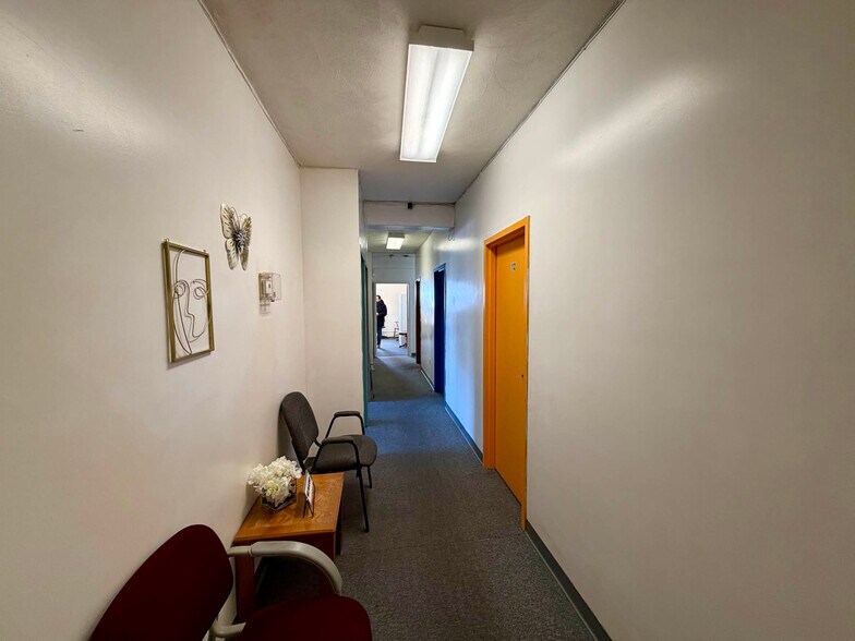 More Photos Of 5209 York Rd, Baltimore Office For Sale