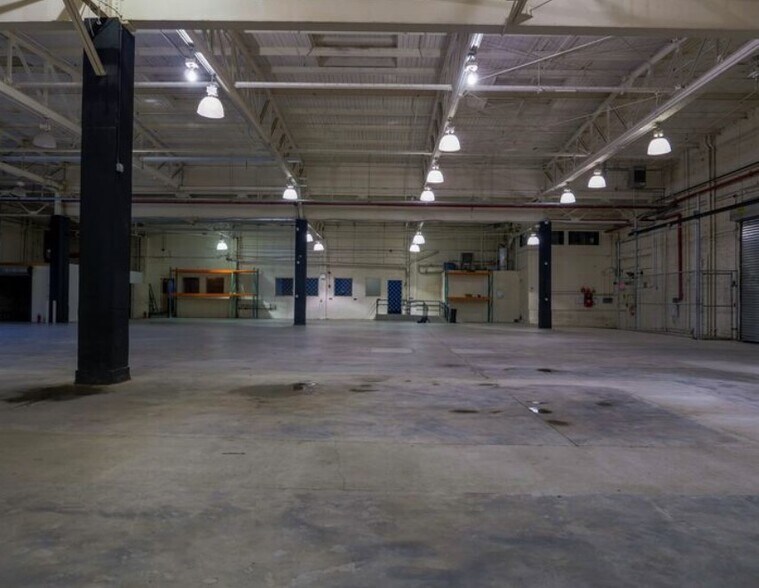 More Photos Of 25 Franklin St, Brooklyn Light Manufacturing For Lease