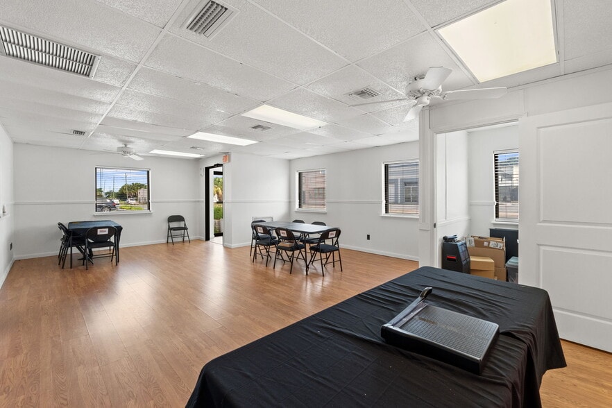 More Photos Of 215 W 6th St, Panama City Medical For Lease
