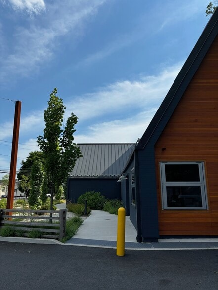 More Photos Of 600 E Putnam Ave, Cos Cob Freestanding For Lease