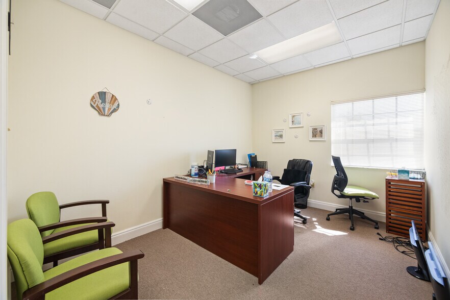 More Photos Of 7100 S Beneva Rd, Sarasota Office For Lease
