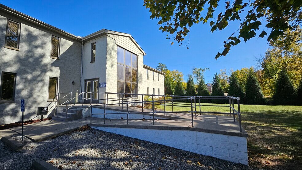 More Photos Of 5012 W Washington St, Charleston Office For Lease