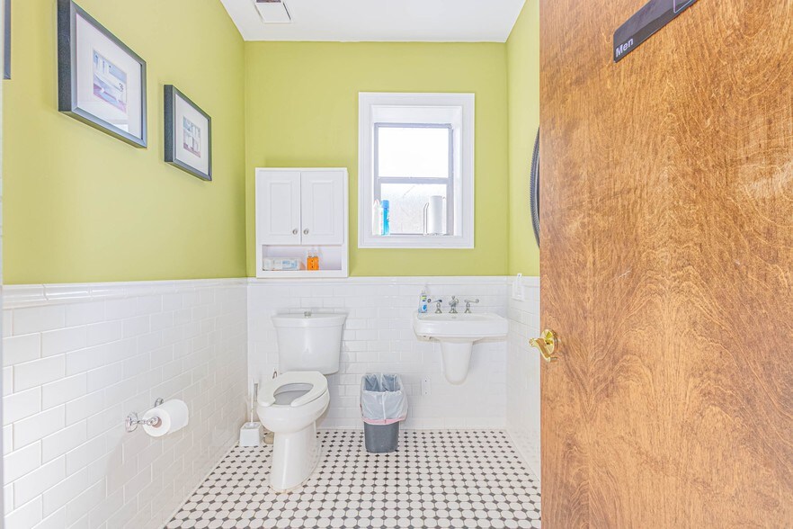 More Photos Of 110 W Indiana Ave, Deland Office For Sale