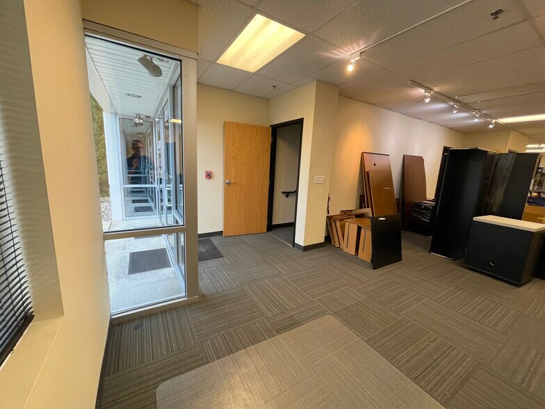 More Photos Of 1585 Beverly Ct, Aurora Warehouse For Sale