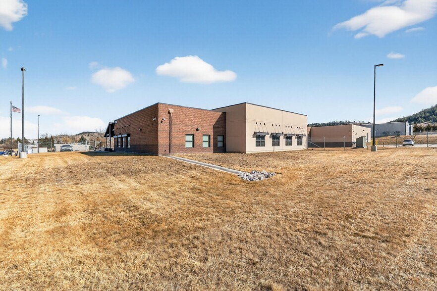 More Photos Of 1516 Fountain Plaza Dr, Rapid City Office For Sale