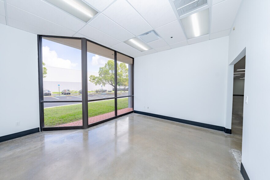 More Photos Of 5360 NW 35th Ave, Fort Lauderdale Warehouse For Lease