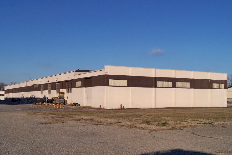 More Photos Of 400 A St, Granite City Warehouse For Lease