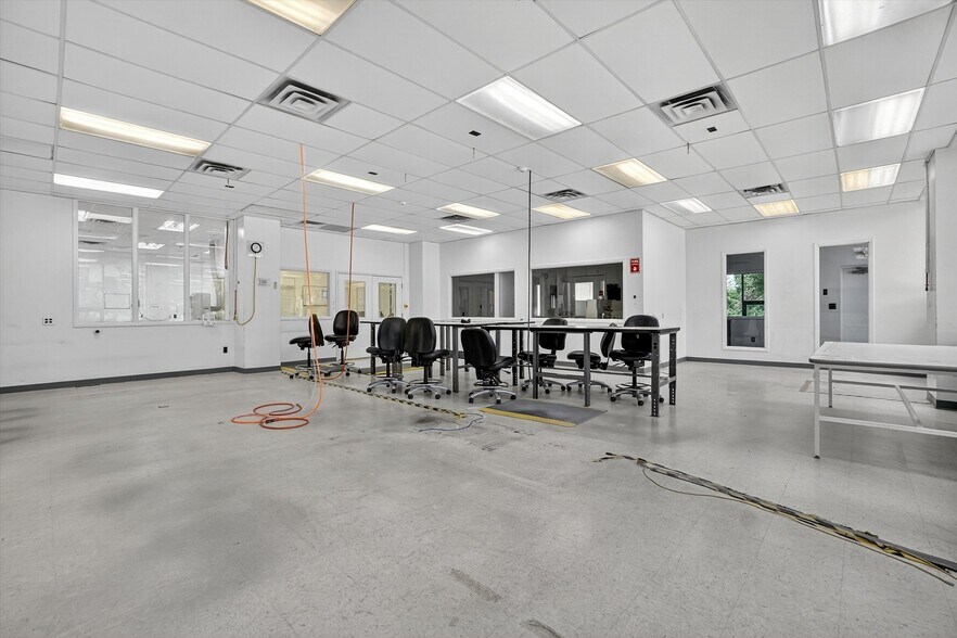 More Photos Of 74 Brookside Ave, Chester General Retail For Lease