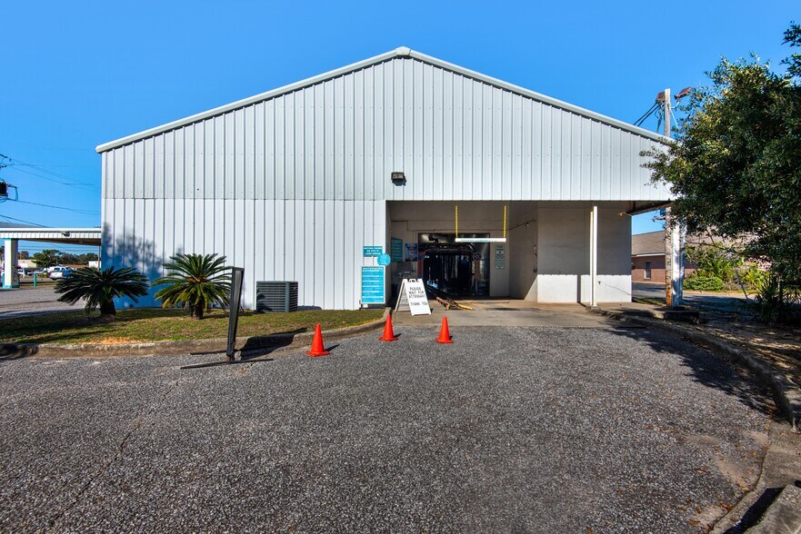More Photos Of 3061 Gulf Breeze Pky, Gulf Breeze Carwash For Sale