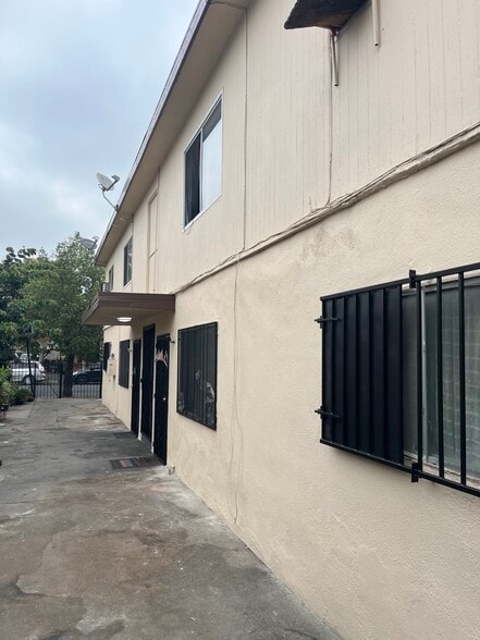 More Photos Of 724 E 32nd St, Los Angeles Apartments For Sale