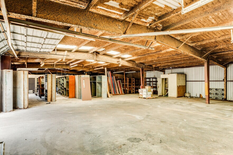 More Photos Of 6322 E Highway 332, Freeport Warehouse For Sale