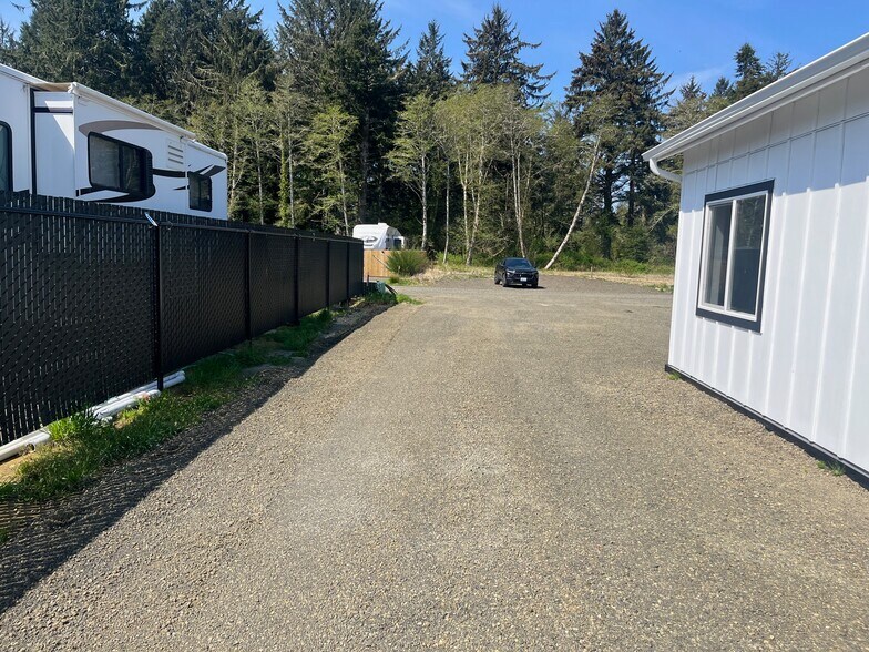 More Photos Of 1306 Melbourne Ct, Westport Multifamily For Sale