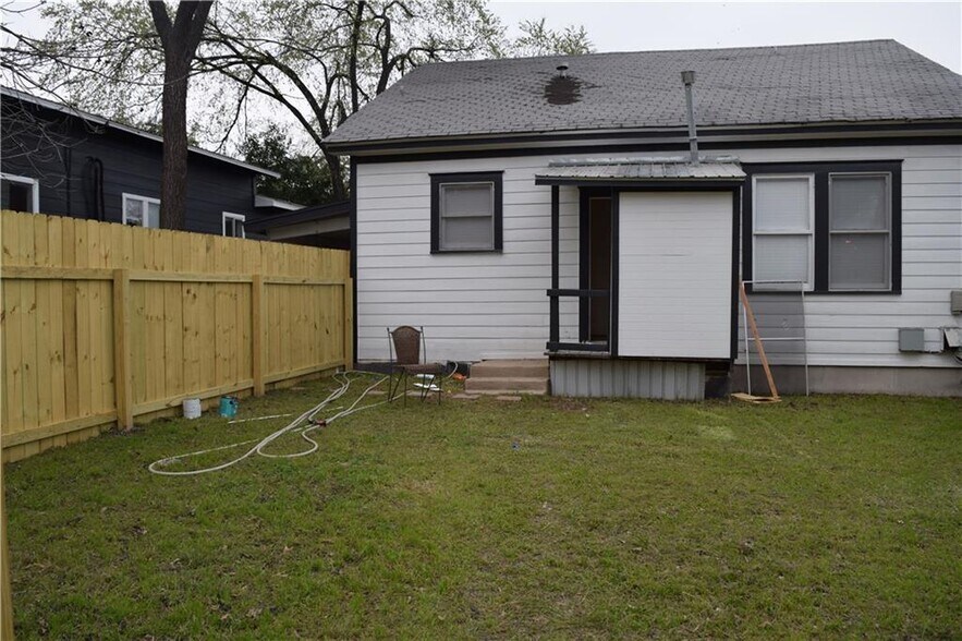 More Photos Of 607-611 Nelray Blvd, Austin Land For Sale