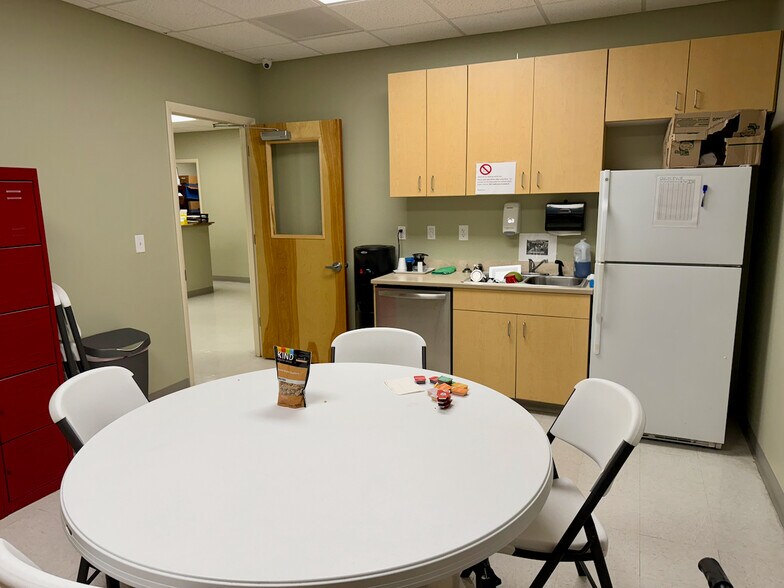 More Photos Of 514 Esther Cut, Fort Walton Beach Office For Sale