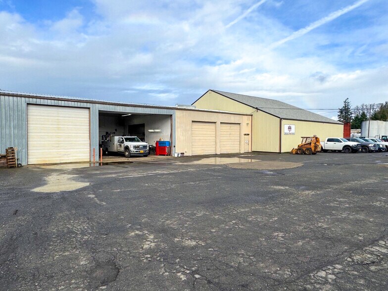 More Photos Of 185 W Main St, Hillsboro Service For Lease