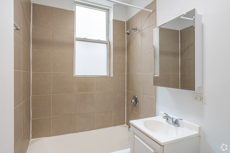 More Photos Of 5501 W Washington Blvd, Chicago Apartments For Sale