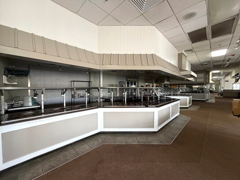More Photos Of 1591 S Randall Rd, Algonquin Restaurant For Sale