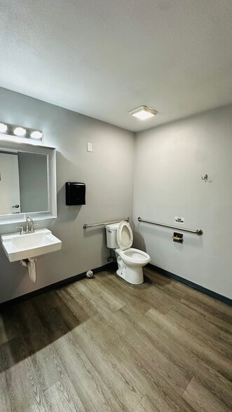 More Photos Of 4747 Mission Blvd, San Diego Medical For Lease