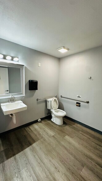 More Photos Of 4747 Mission Blvd, San Diego Medical For Lease