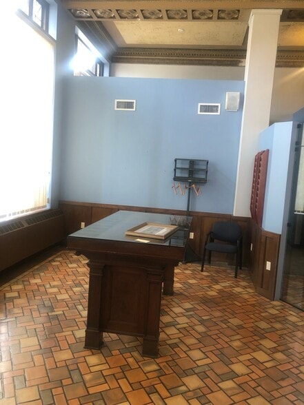 More Photos Of 115 7th St, Rockford Medical For Sale