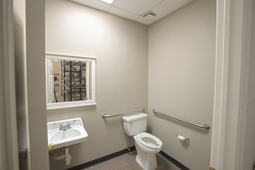 More Photos Of 25275 Budde Rd, Spring Light Distribution For Lease