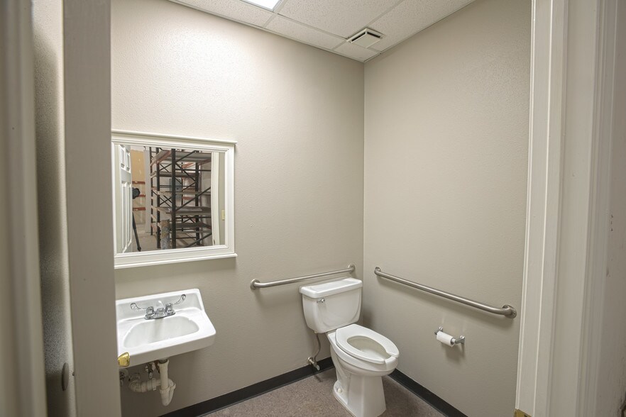 More Photos Of 25275 Budde Rd, Spring Light Distribution For Lease