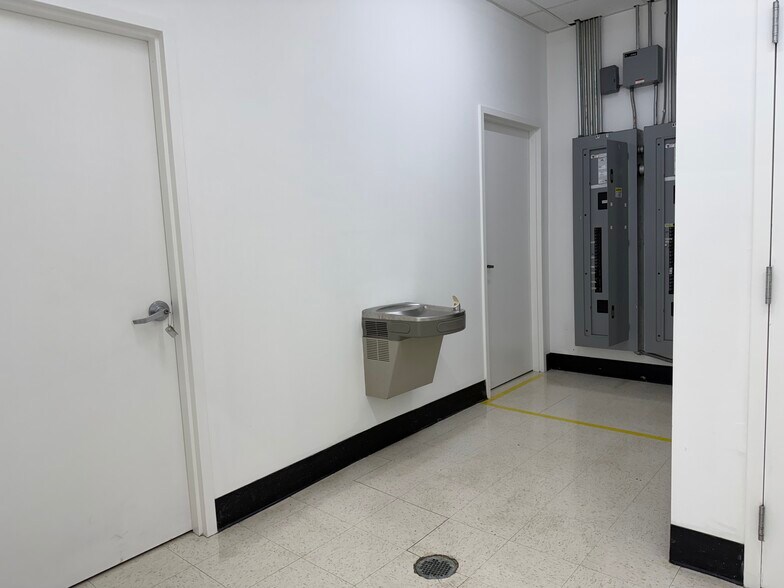 More Photos Of 3321 Triana Blvd SW, Huntsville Freestanding For Lease