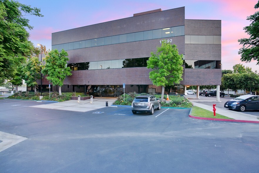 More Photos Of 17592 E 17th St, Tustin Office For Lease