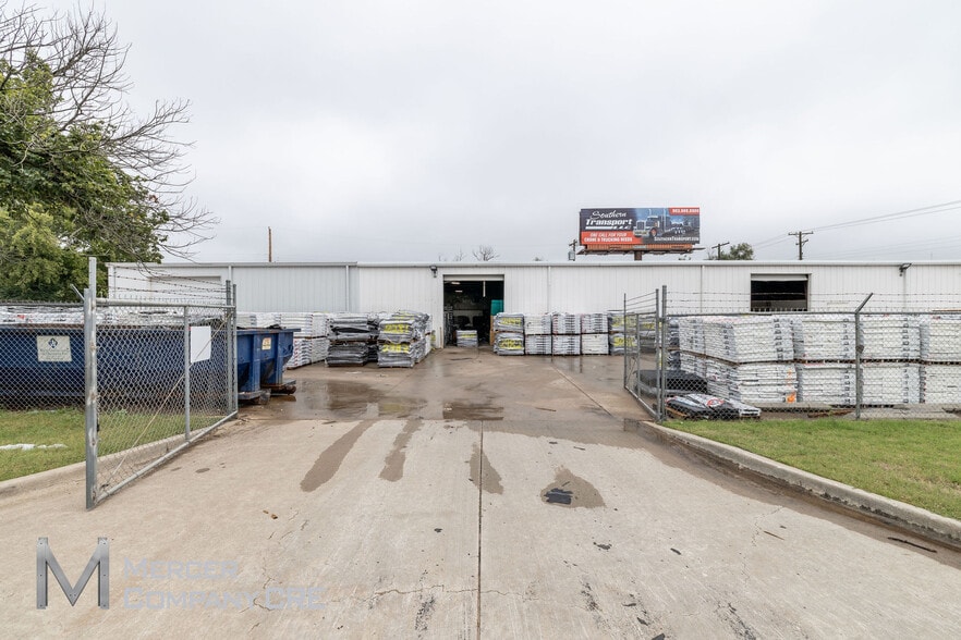 More Photos Of 2100 S I 35 Service Rd, Oklahoma City Warehouse For Lease