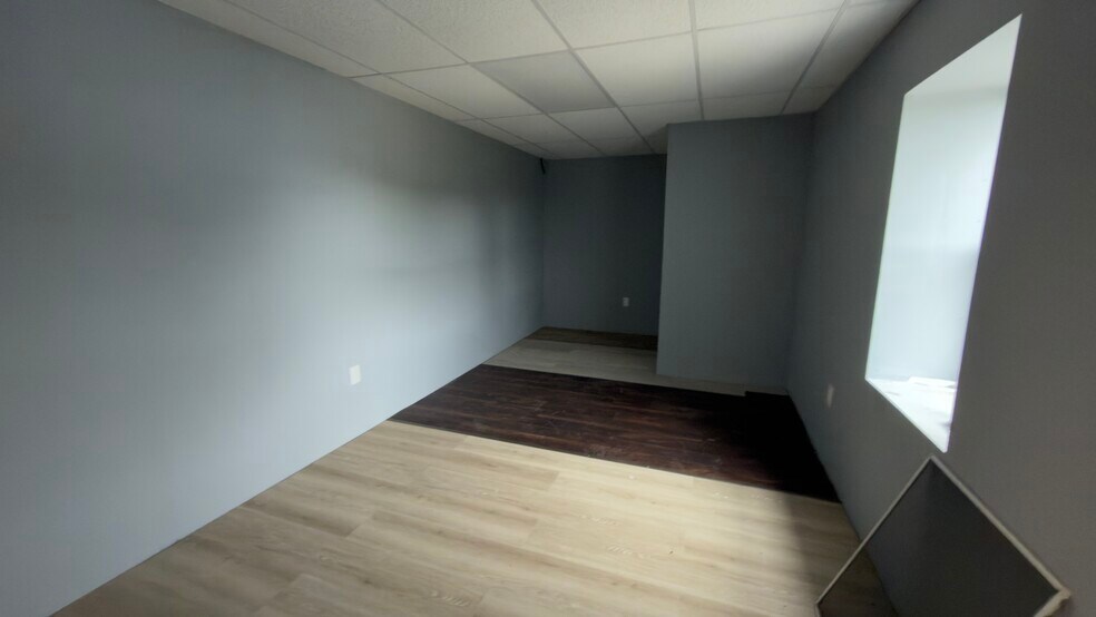 More Photos Of 2800 Delano St, Pensacola Warehouse For Lease