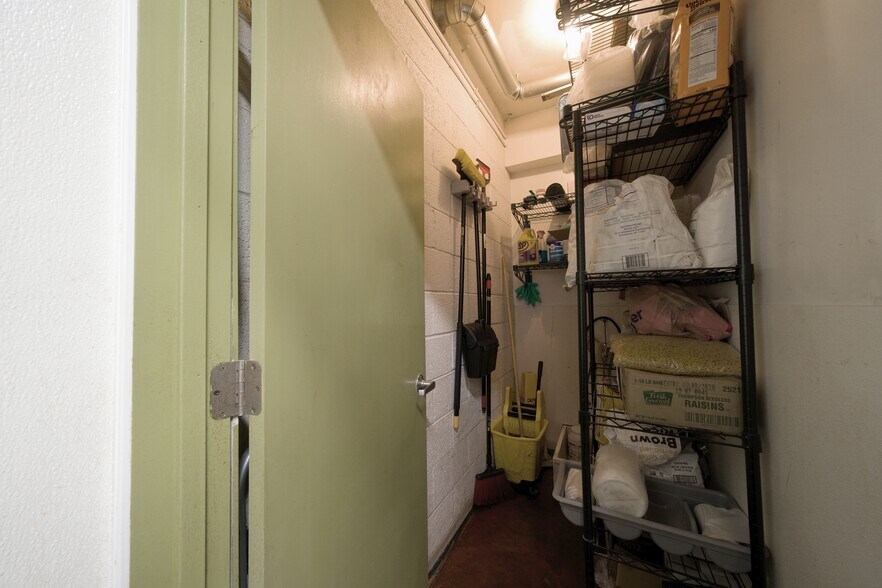 More Photos Of 19614 Grand River Ave, Detroit Storefront For Sale