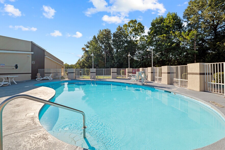 More Photos Of 1721 Broadcast St, Gastonia Hotel For Sale