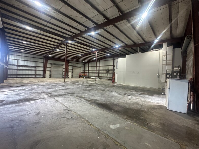 More Photos Of 6995 N 90th Ave, Pinellas Park Warehouse For Lease