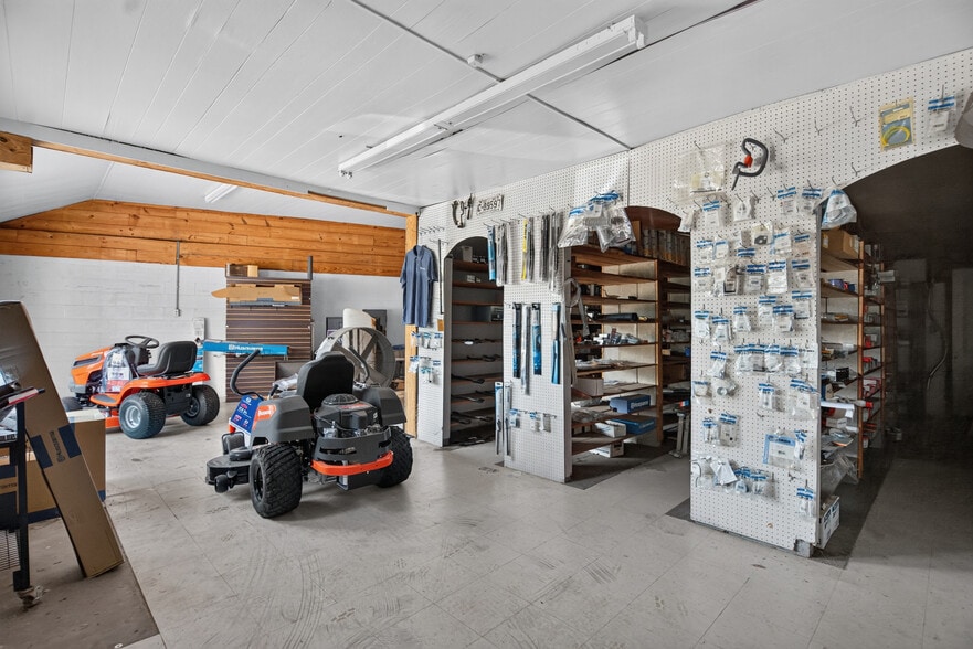 More Photos Of 217 Main St, Pine Mountain General Retail For Sale