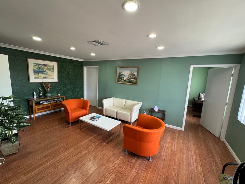 More Photos Of 602 W Lantana Rd, Lake Worth Medical For Lease