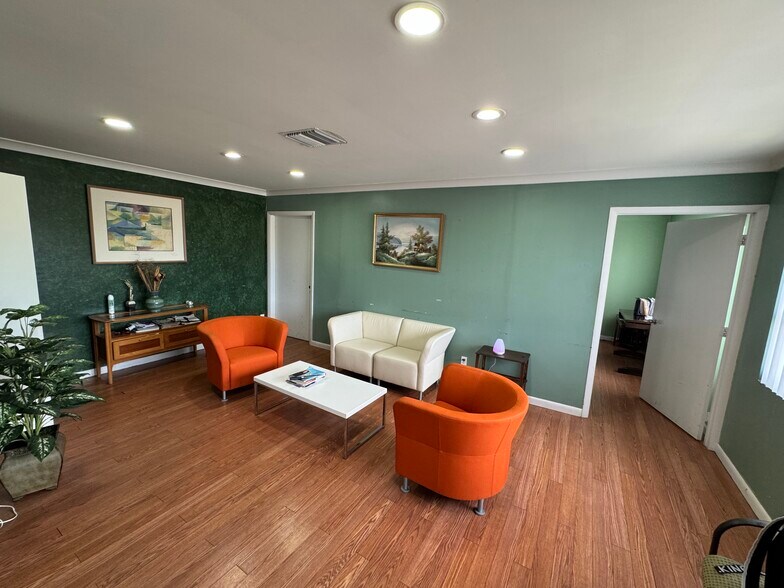 More Photos Of 602 W Lantana Rd, Lake Worth Medical For Lease