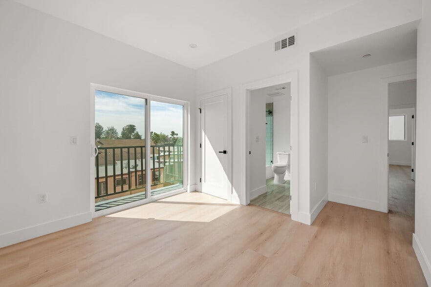 More Photos Of 1933 Magnolia Ave, Los Angeles Apartments For Sale