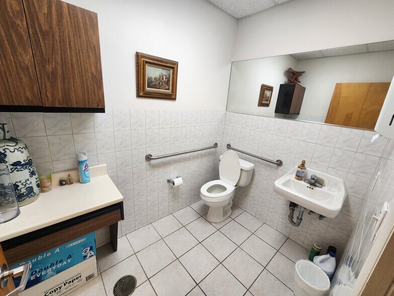 More Photos Of 1631 Liliha St, Honolulu Medical For Sale