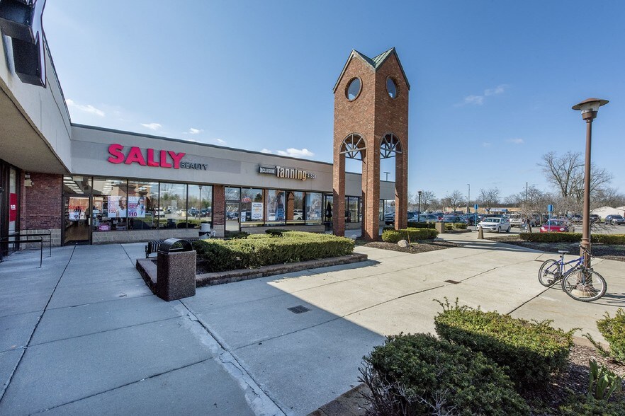 More Photos Of 30949-30997 5 Mile Rd, Livonia Storefront For Lease
