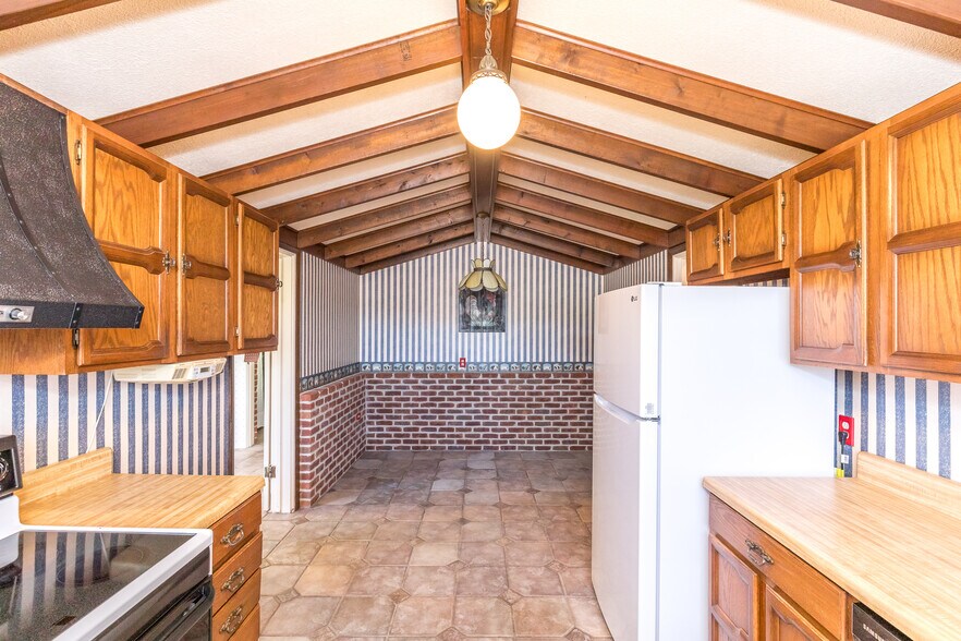 More Photos Of 131 Copenhaver St, Marion Shelter For Sale