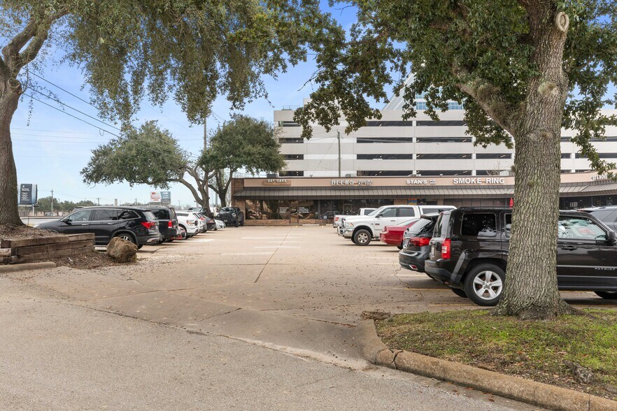 More Photos Of 16912-16972 Old Galveston Rd, Webster Unknown For Lease